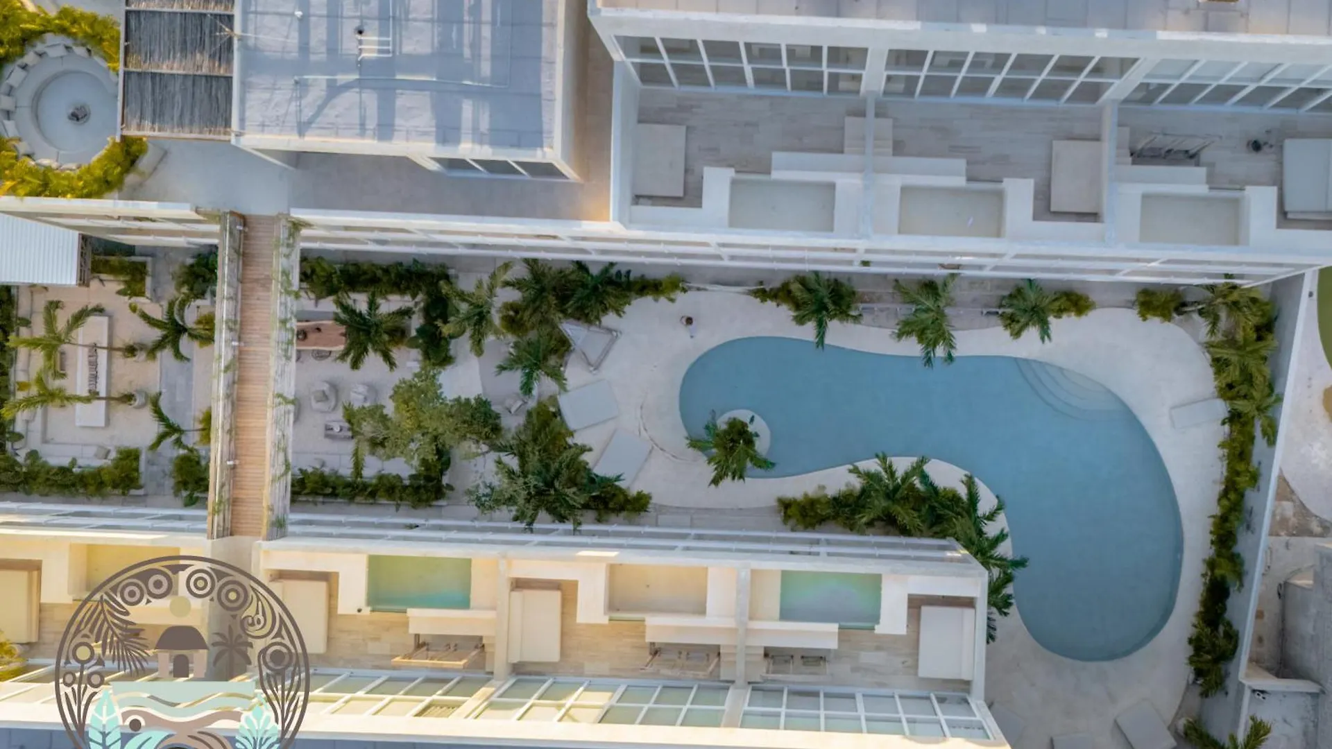 New Sanctuary With A Jacuzzi And Private Tub In The Jungle contacts